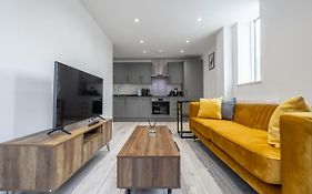 Stunning 2-Bed Apartment In Camberley